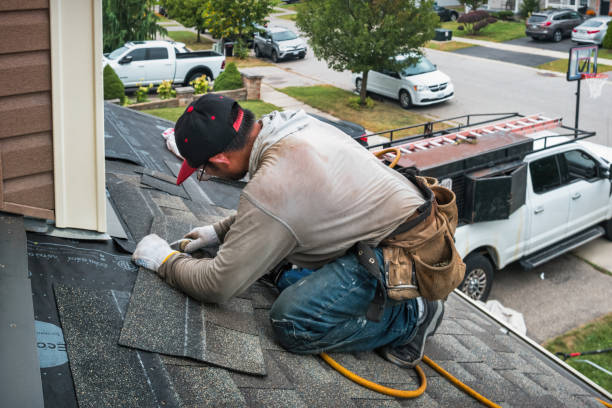 Professional Roofing technician working in Abingdon, IL